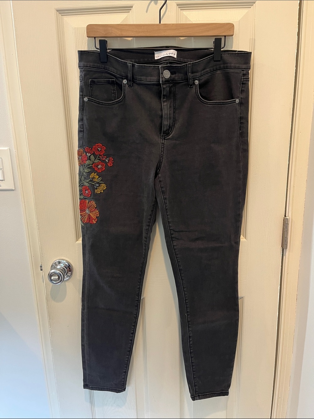 LOFT Floral Embroidered Skinny Jean